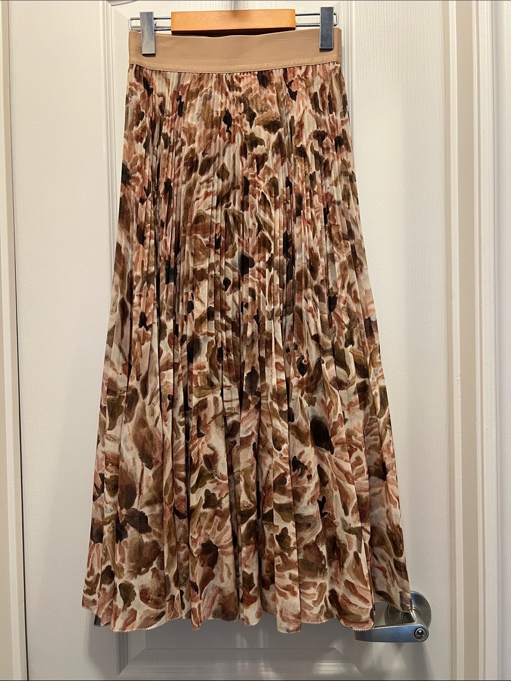 Wilfred Pleated Maxi Skirt in Beige, Brown and Olive